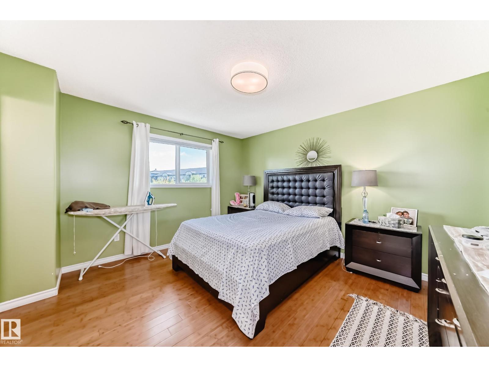Photo 10 of 5506 165 Av Nw, Edmonton AB