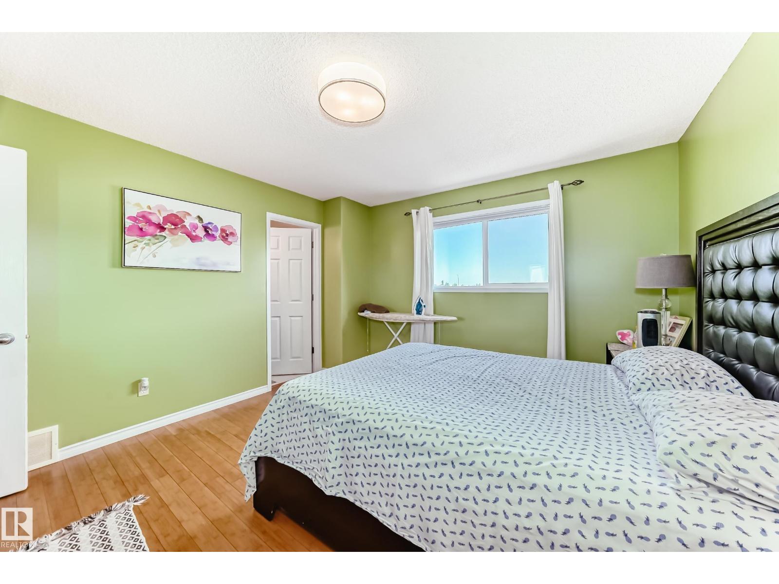 Photo 23 of 5506 165 Av Nw, Edmonton AB