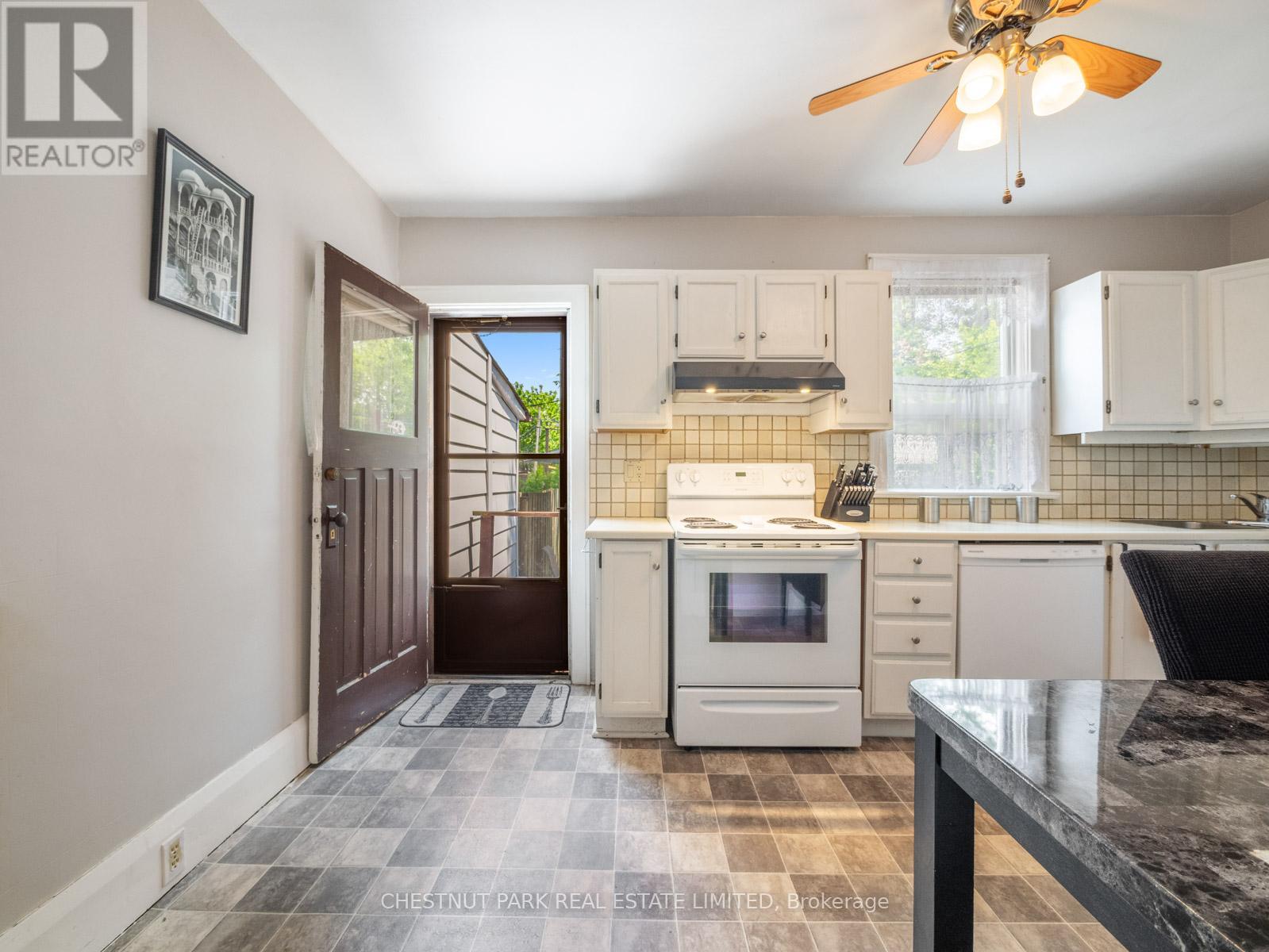 Photo 31 of 673 Durie Street, Toronto ON