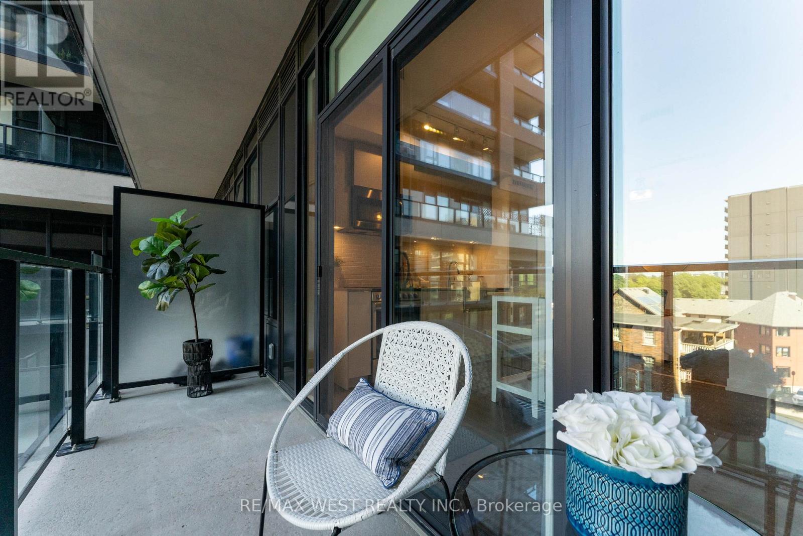 Photo 8 of 413 270 Dufferin Street, Toronto ON