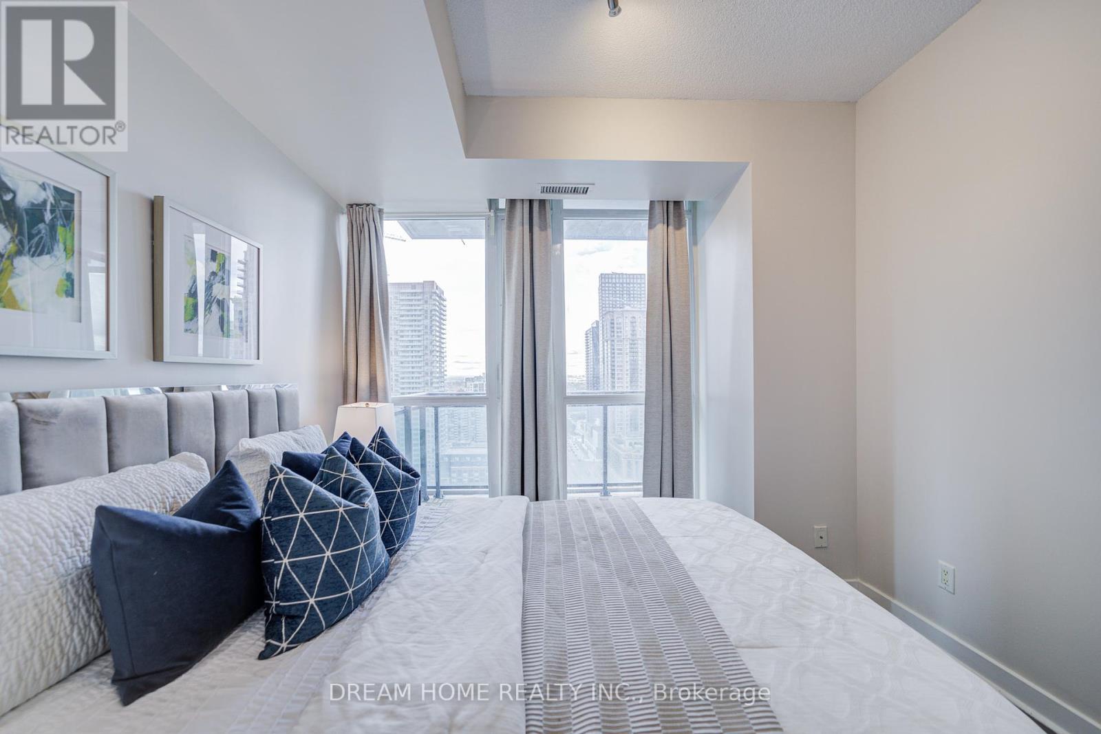 Photo 3 of 2408 4070 Confederation Parkway, Mississauga ON
