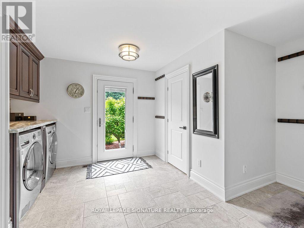 Photo 43 of 10 Forest Ridge Crescent, Halton Hills ON