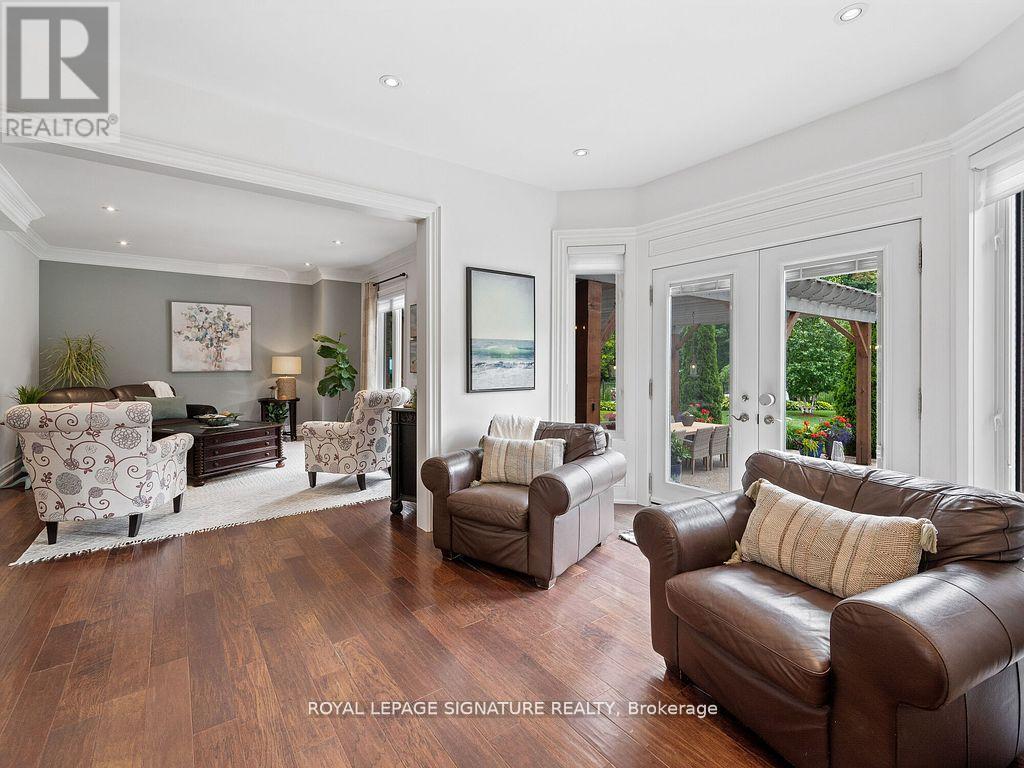 Photo 32 of 10 Forest Ridge Crescent, Halton Hills ON