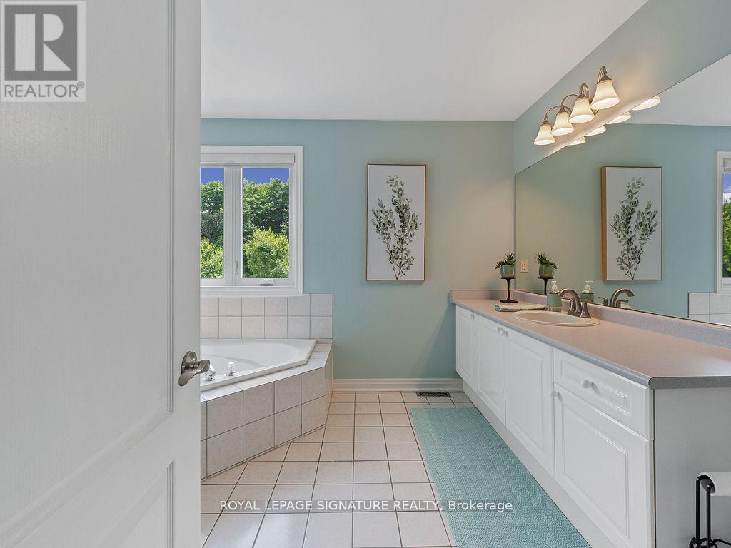 Photo 19 of 10 Forest Ridge Crescent, Halton Hills ON