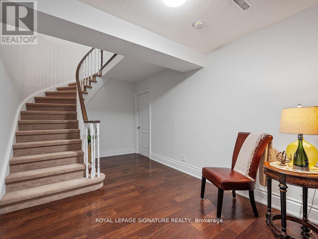 Photo 35 of 10 Forest Ridge Crescent, Halton Hills ON