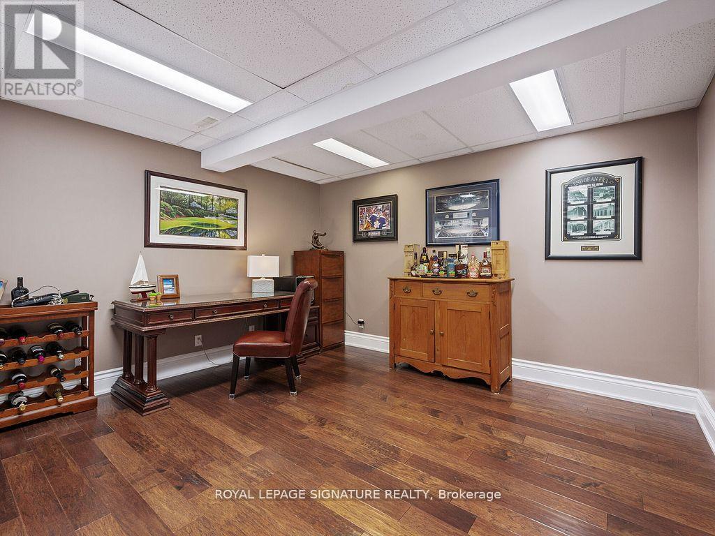 Photo 3 of 10 Forest Ridge Crescent, Halton Hills ON