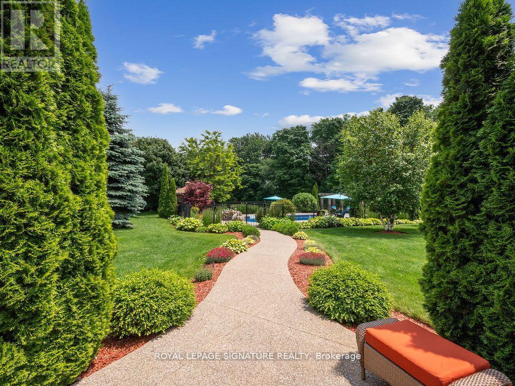 Photo 39 of 10 Forest Ridge Crescent, Halton Hills ON
