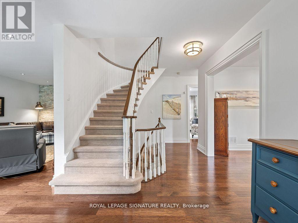 Photo 33 of 10 Forest Ridge Crescent, Halton Hills ON
