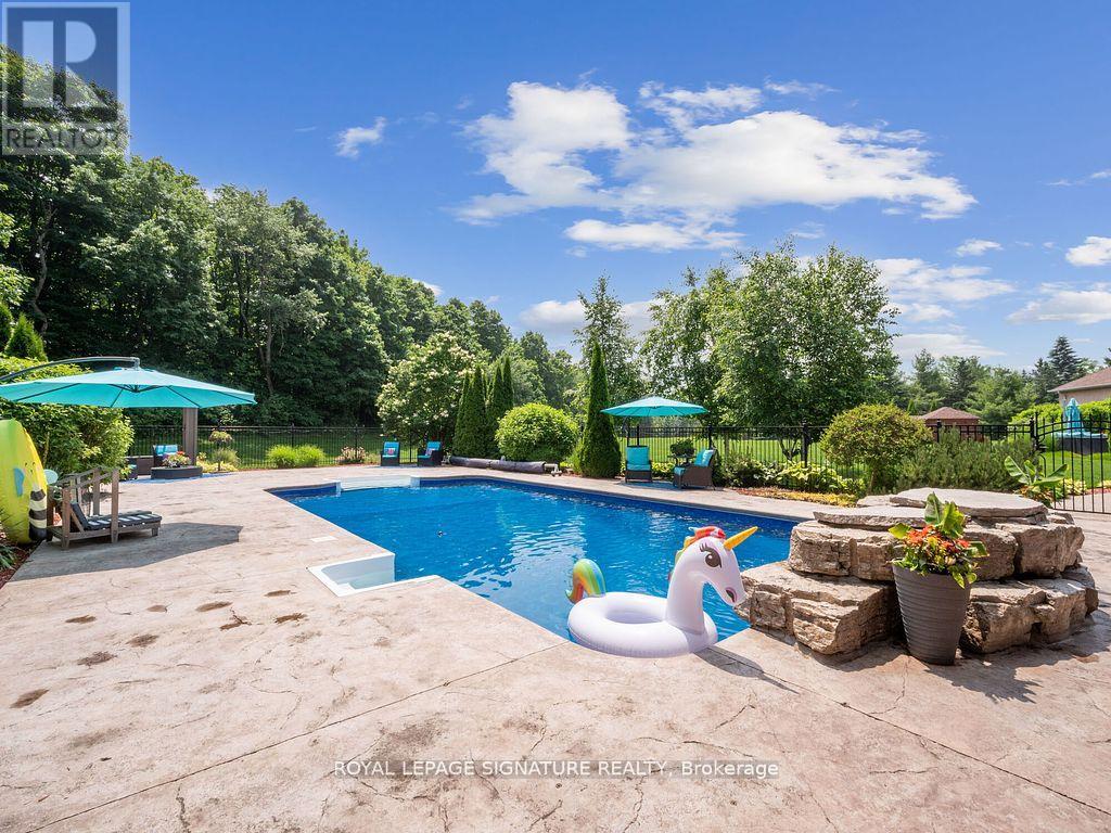 Photo 31 of 10 Forest Ridge Crescent, Halton Hills ON