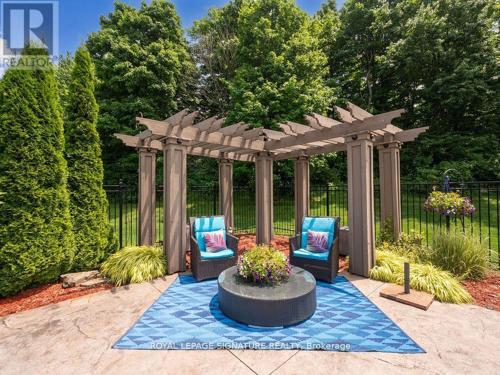 Photo 13 of 10 Forest Ridge Crescent, Halton Hills ON