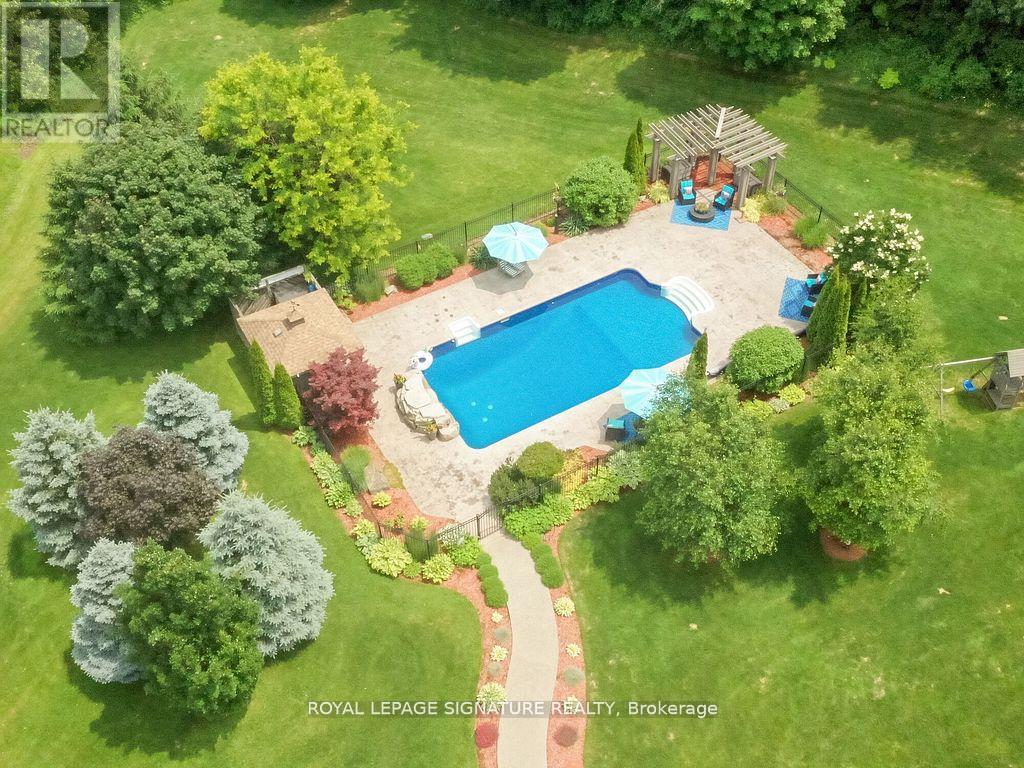 Photo 27 of 10 Forest Ridge Crescent, Halton Hills ON