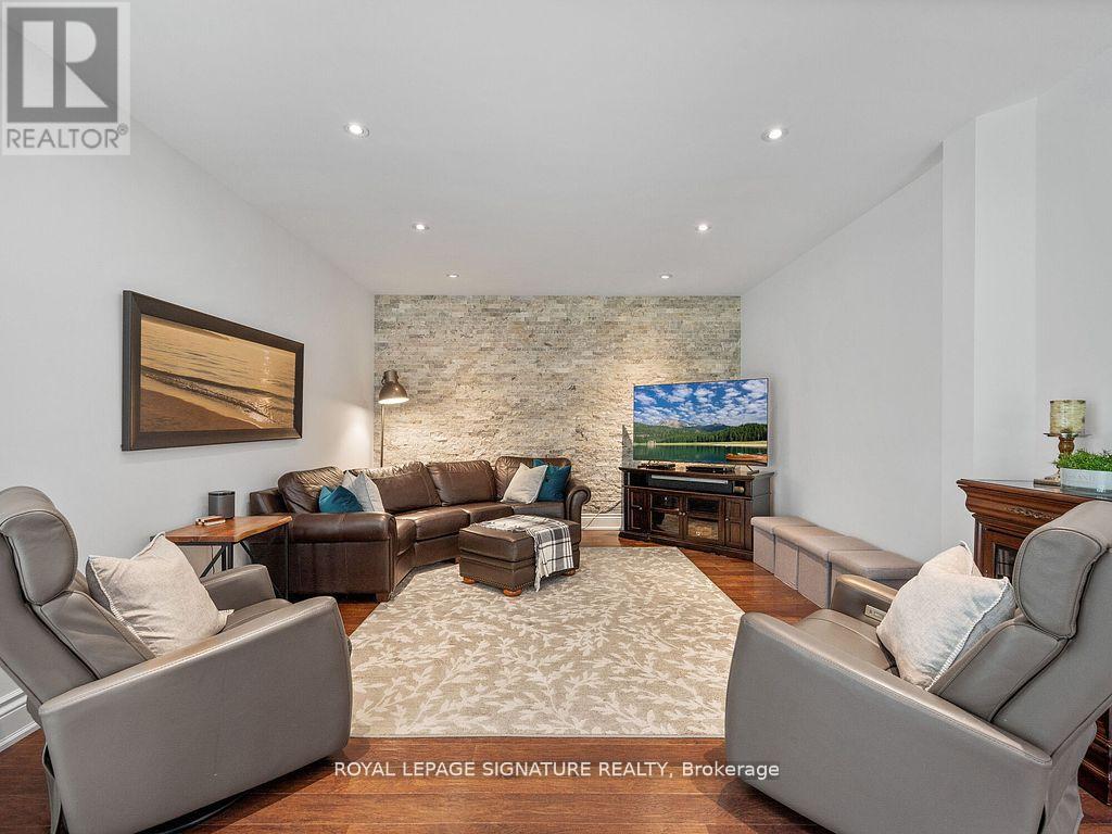 Photo 7 of 10 Forest Ridge Crescent, Halton Hills ON