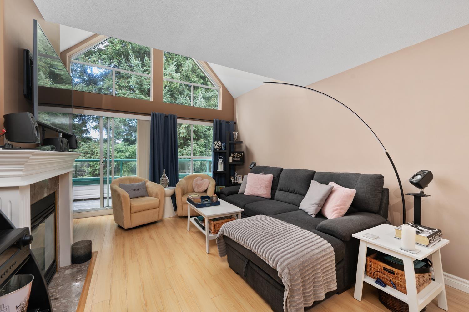 Photo 3 of 407 33280 E Bourquin Crescent, Abbotsford BC