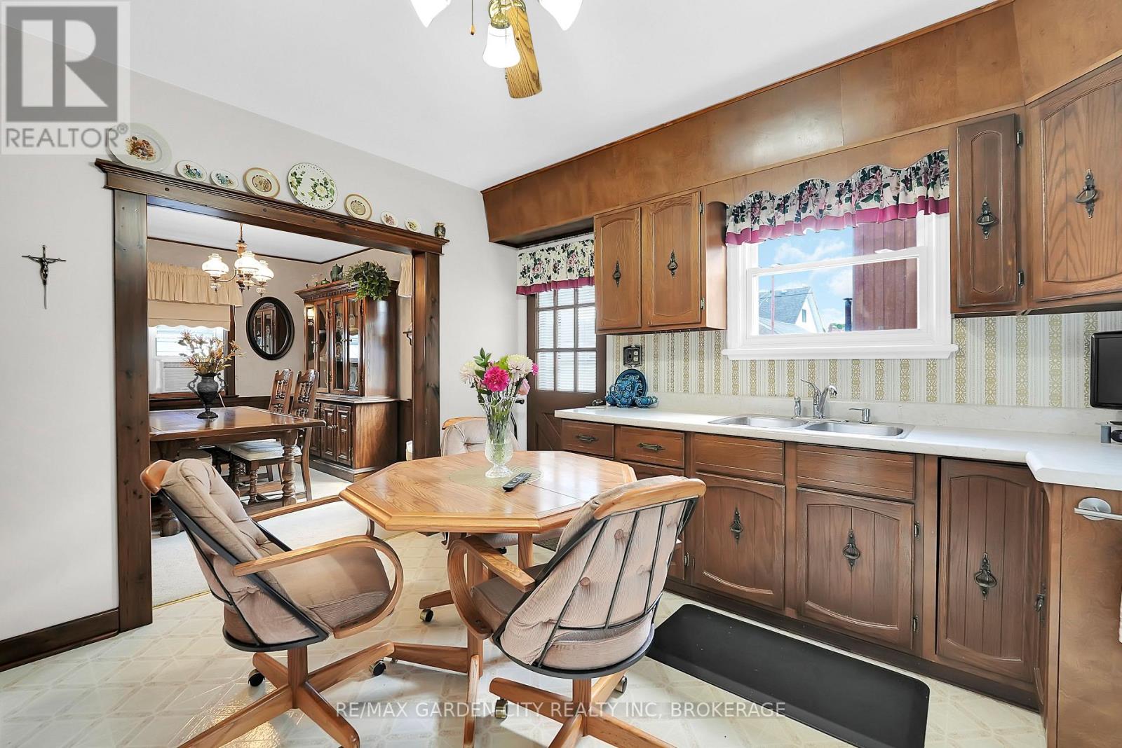 Photo 11 of 248 Wallace Avenue S, Welland ON