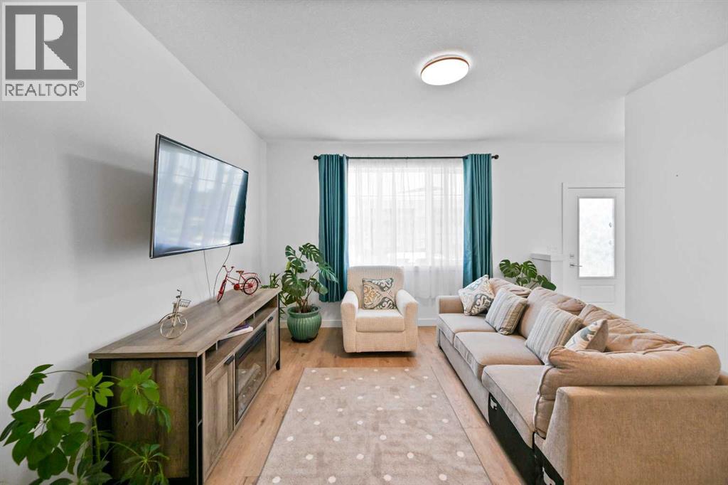 Single Family House for Sale in  Amblefield Terrace NW Moraine Calgary 