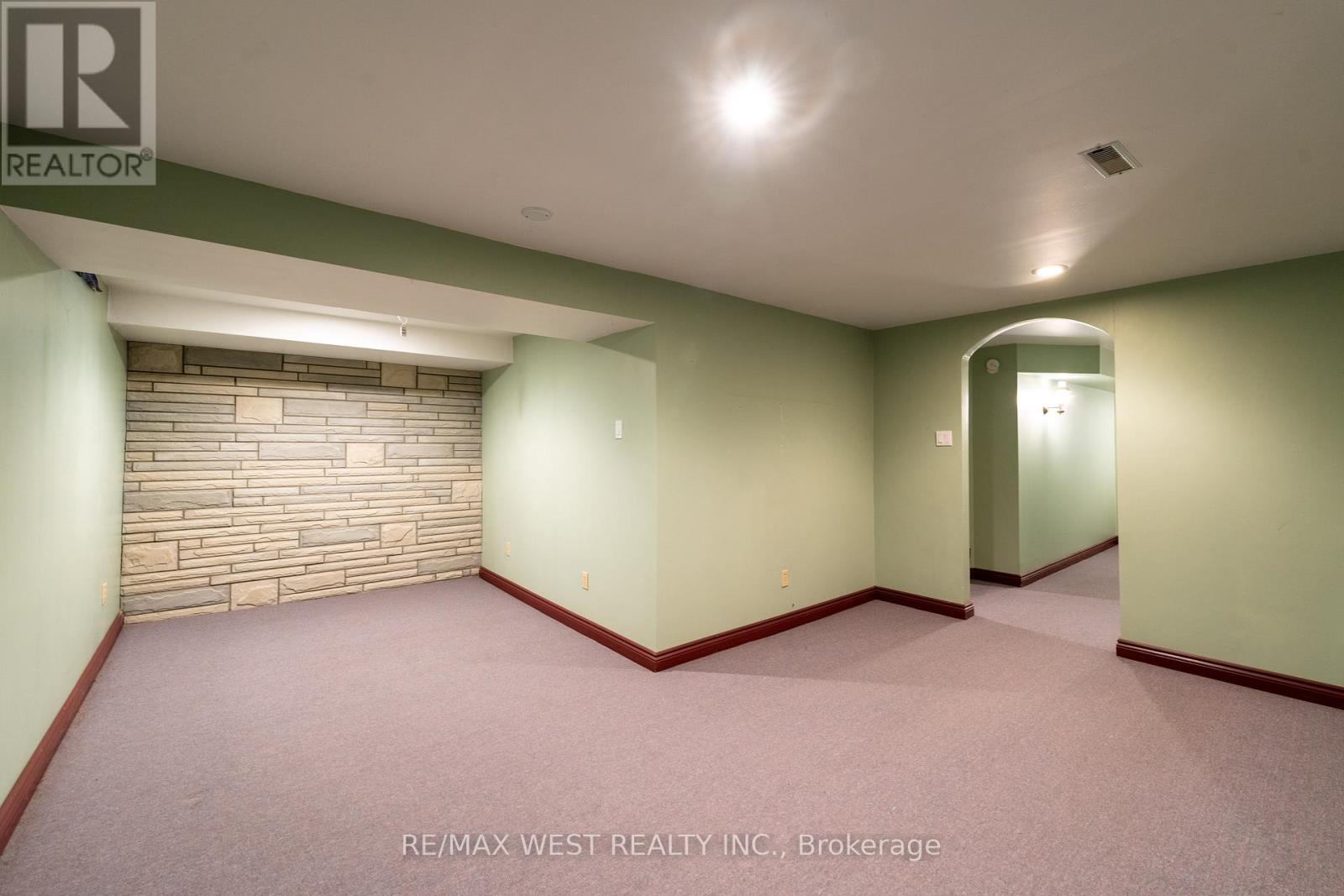 Photo 7 of 68 222 Pearson Street, Oshawa ON