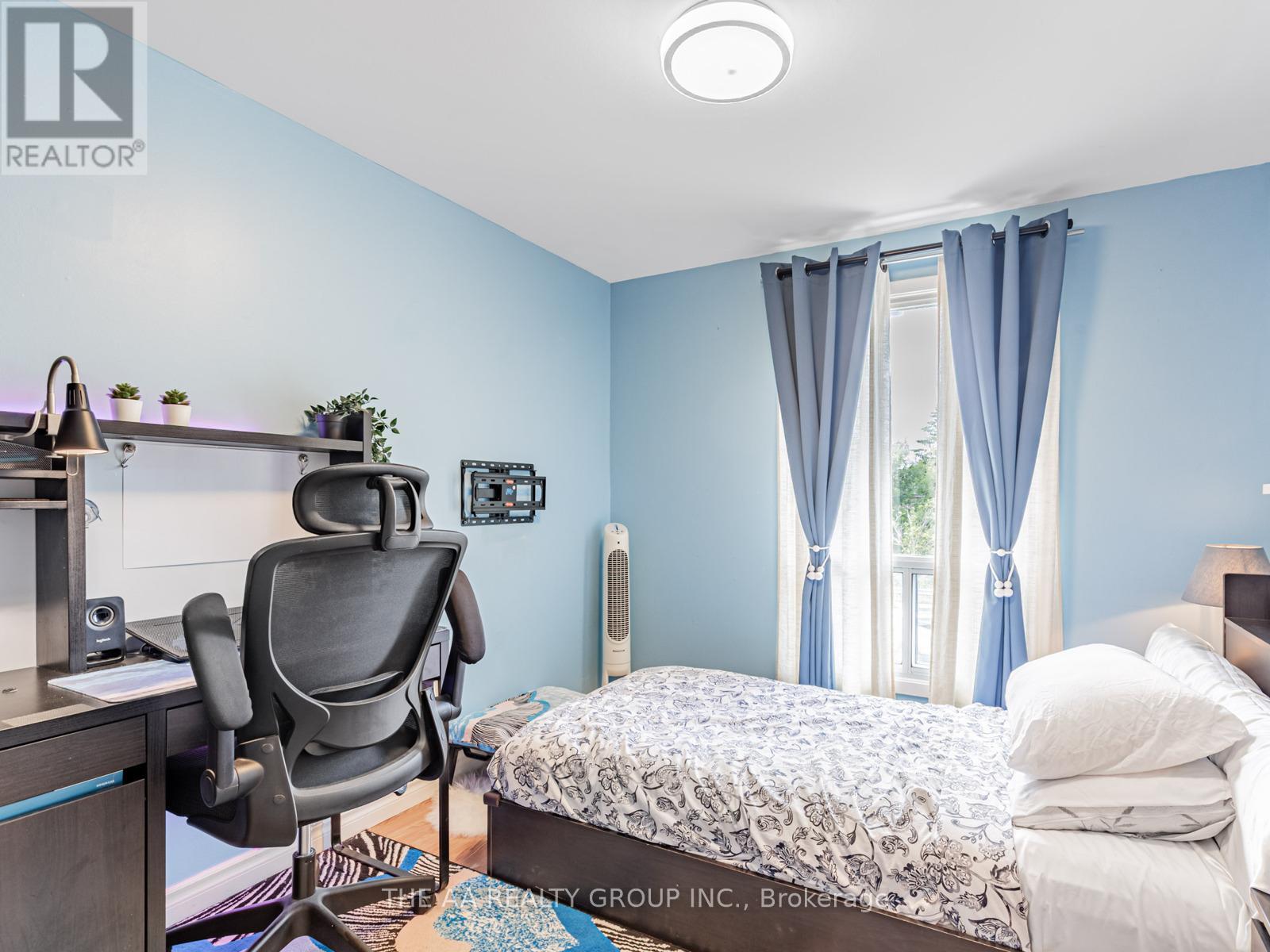 Photo 9 of 20 50 Bridletowne Circle, Toronto ON
