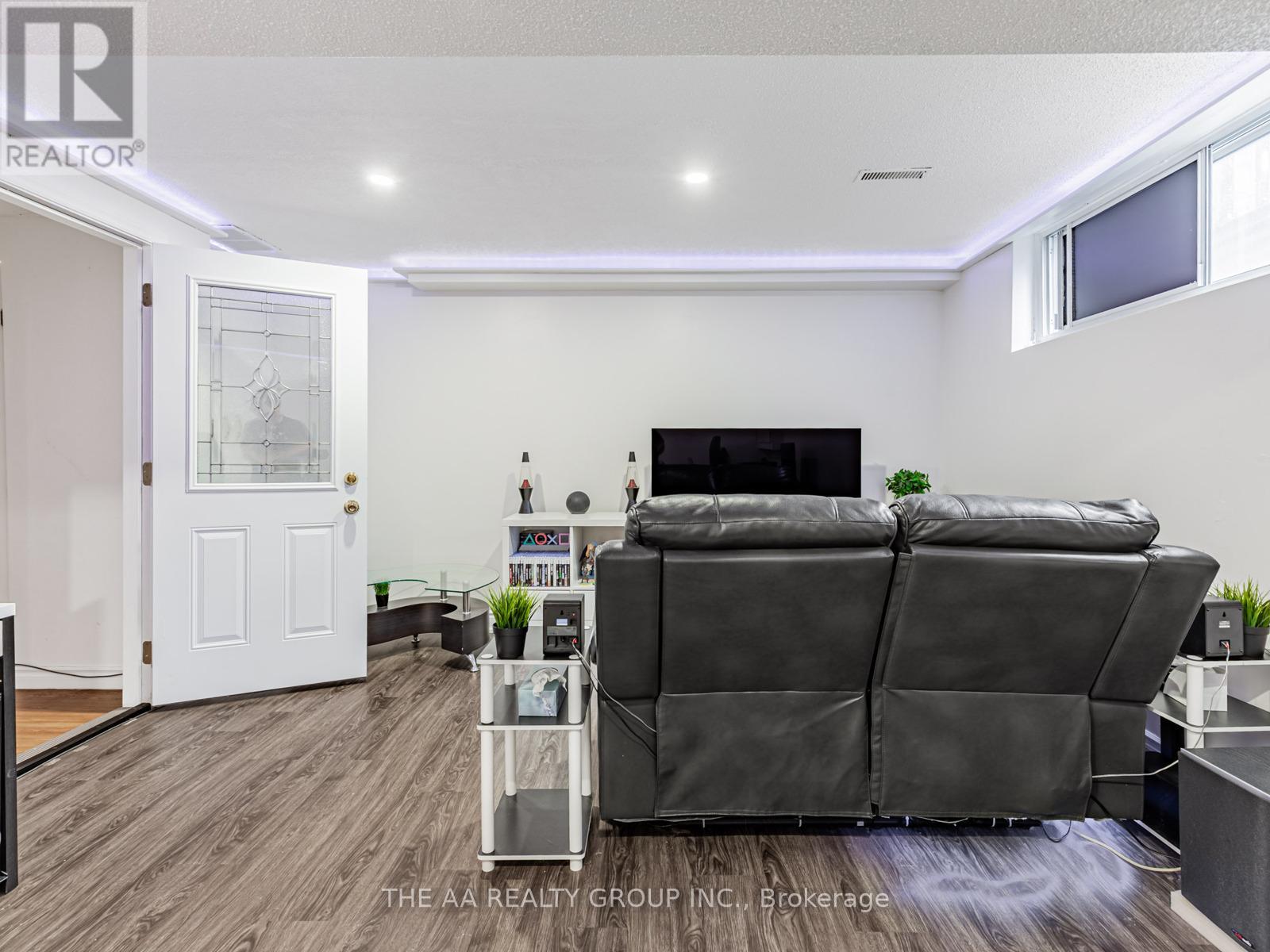 Photo 1 of 20 50 Bridletowne Circle, Toronto ON