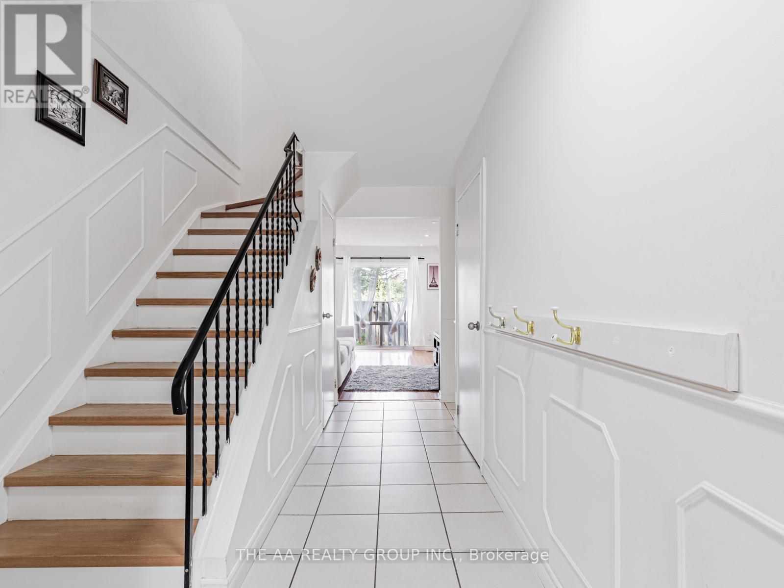 Photo 4 of 20 50 Bridletowne Circle, Toronto ON