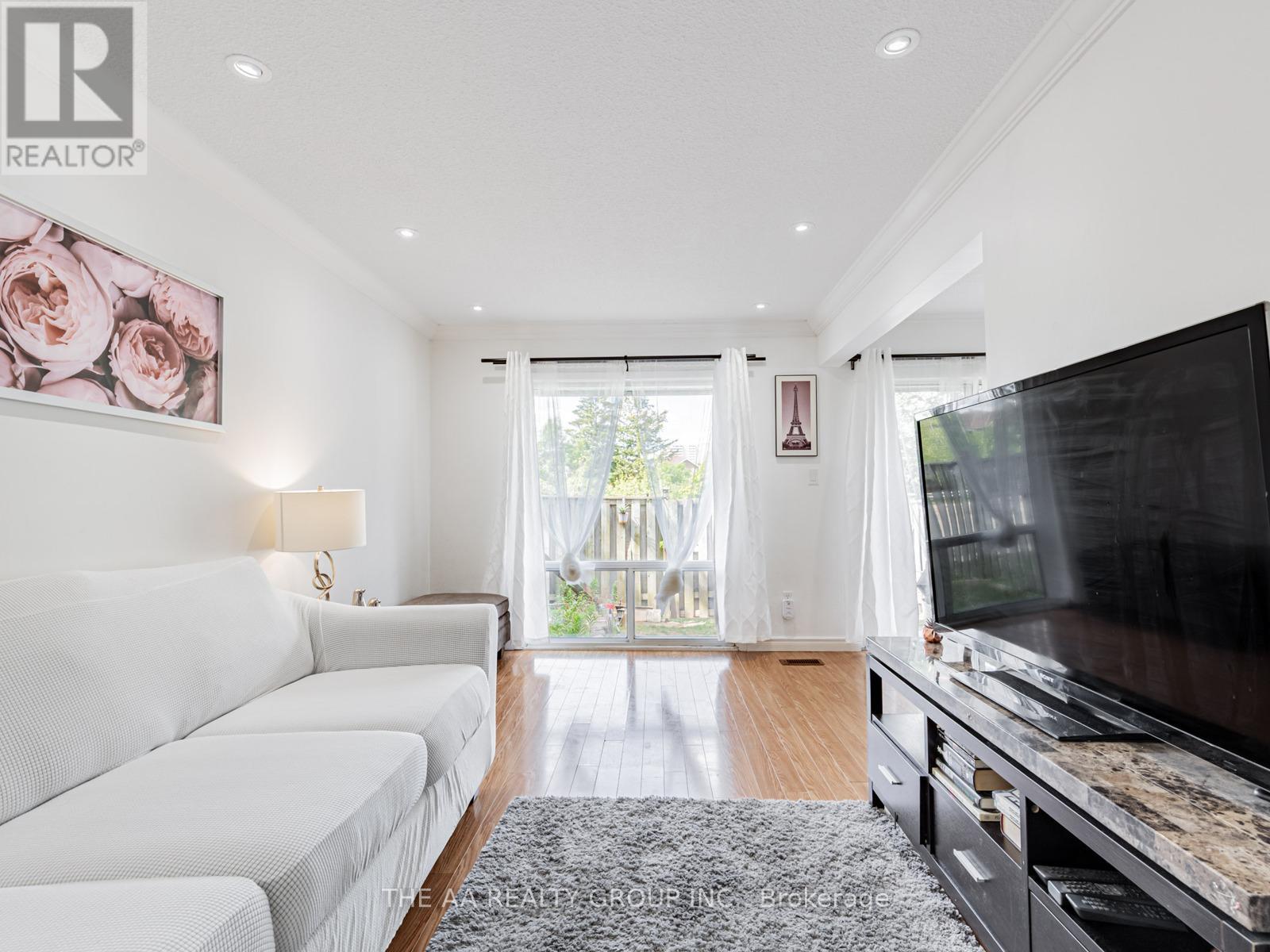 Photo 19 of 20 50 Bridletowne Circle, Toronto ON
