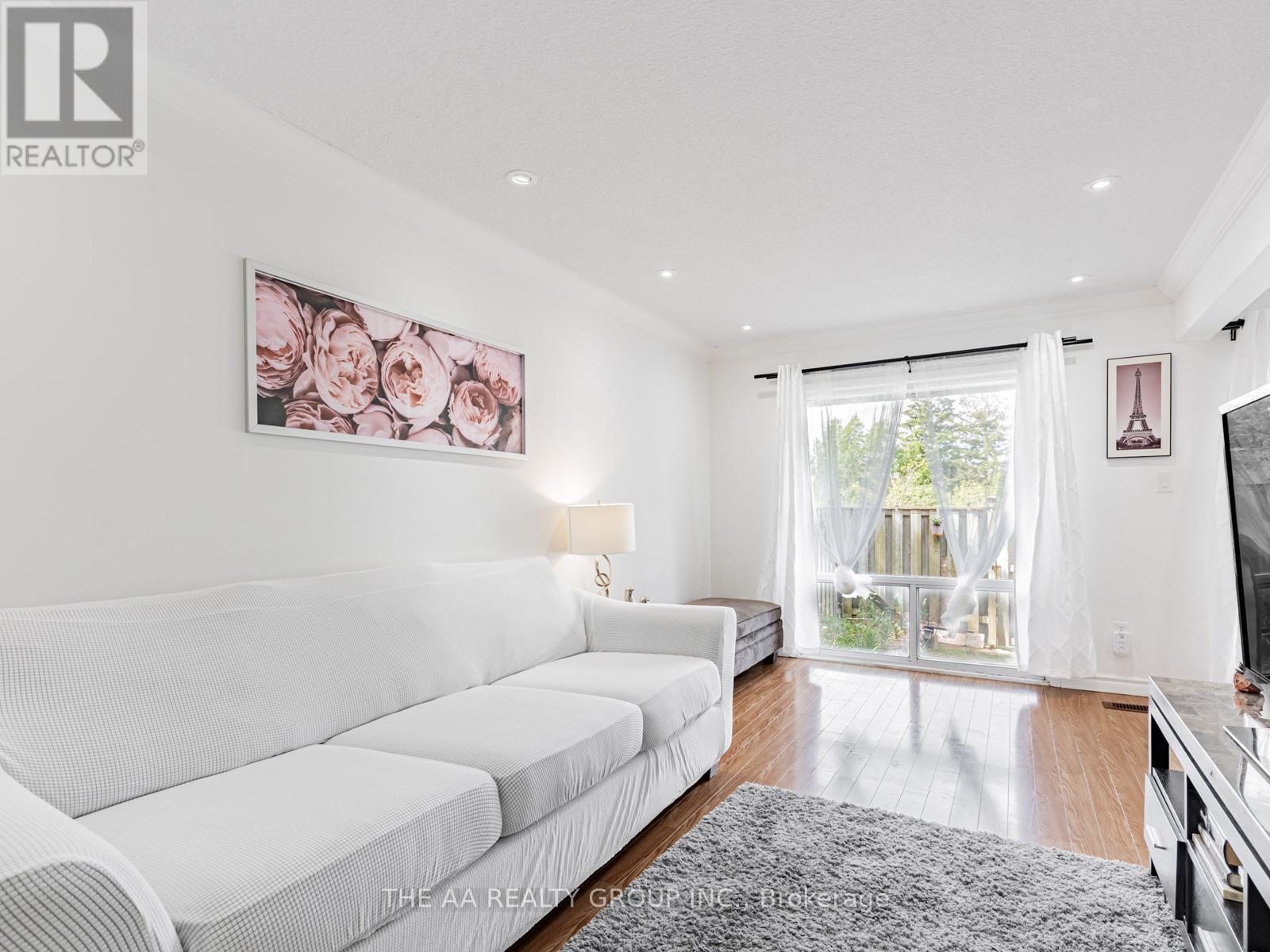 Photo 11 of 20 50 Bridletowne Circle, Toronto ON