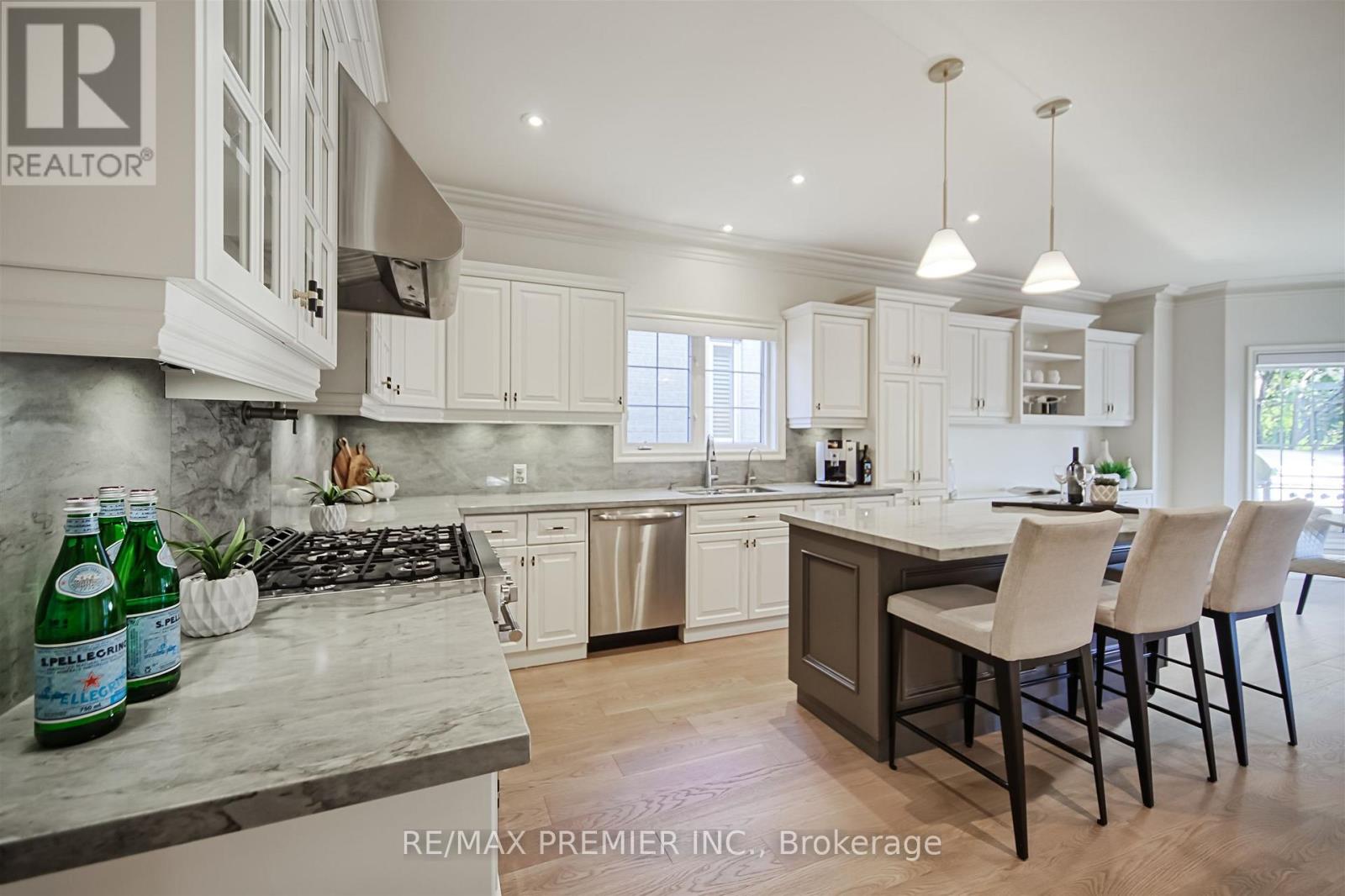 Photo 10 of 115 Southlawn Drive, Vaughan ON