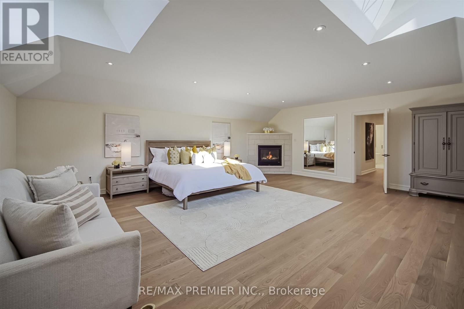 Photo 21 of 115 Southlawn Drive, Vaughan ON