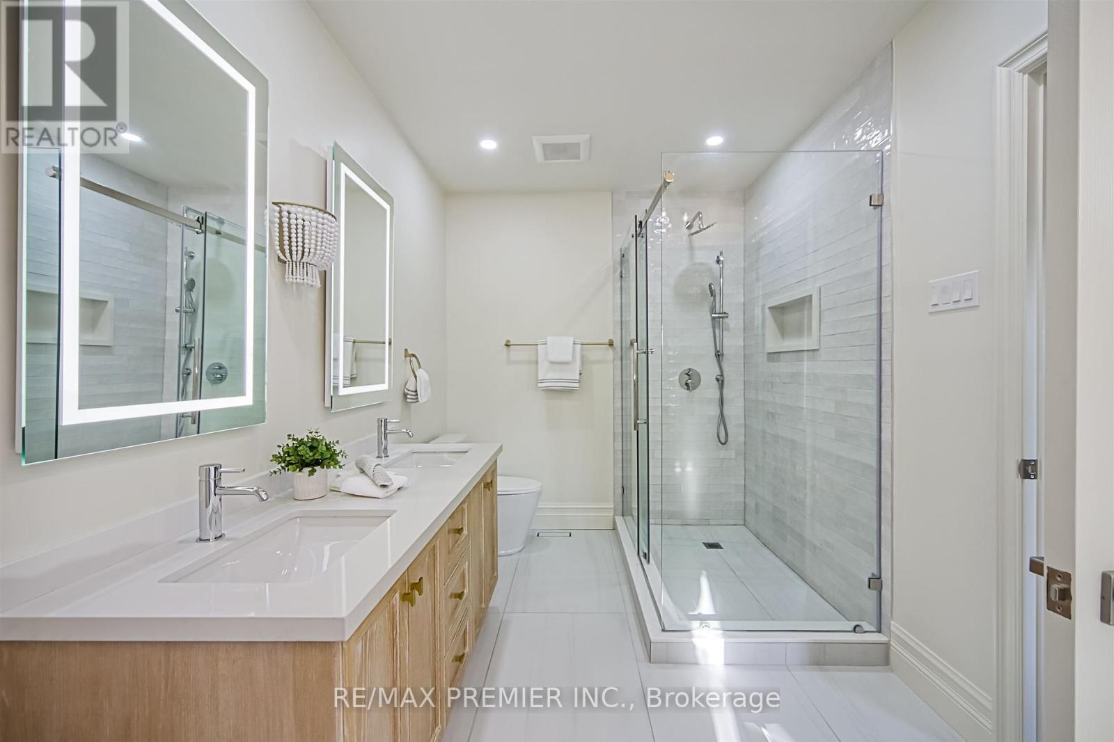 Photo 27 of 115 Southlawn Drive, Vaughan ON