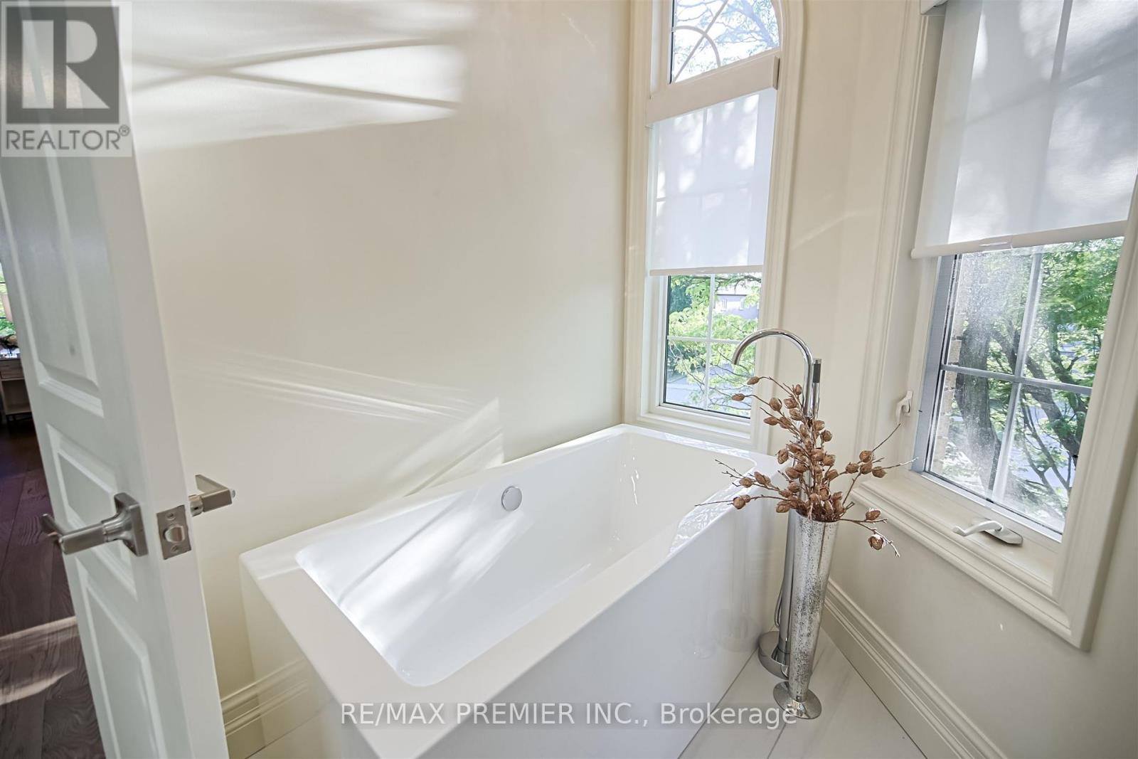 Photo 28 of 115 Southlawn Drive, Vaughan ON