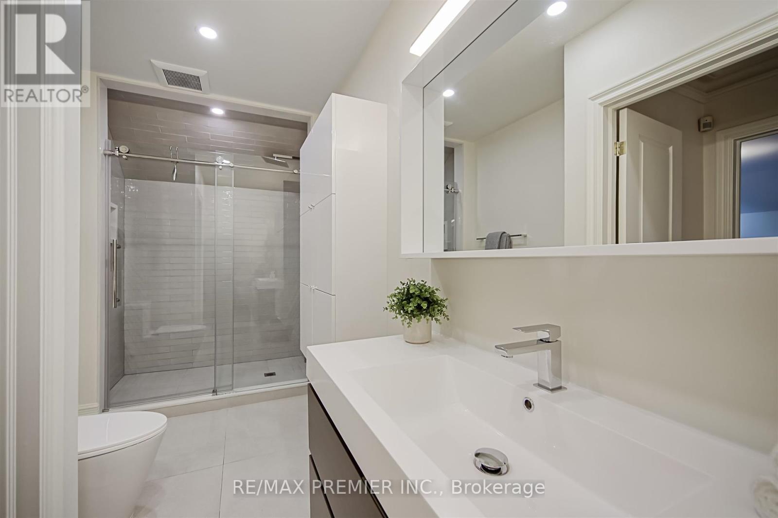 Photo 31 of 115 Southlawn Drive, Vaughan ON