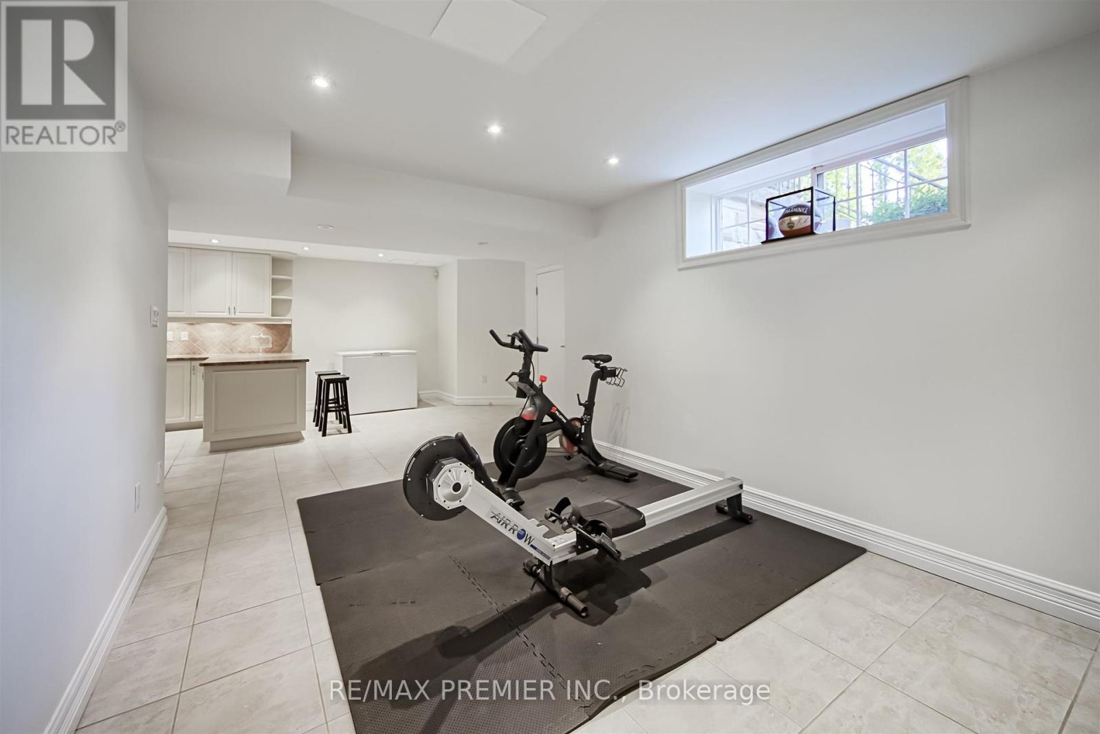 Photo 34 of 115 Southlawn Drive, Vaughan ON