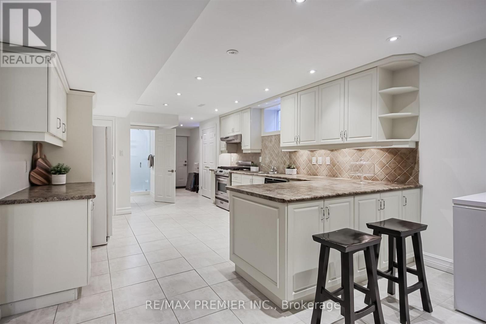 Photo 35 of 115 Southlawn Drive, Vaughan ON