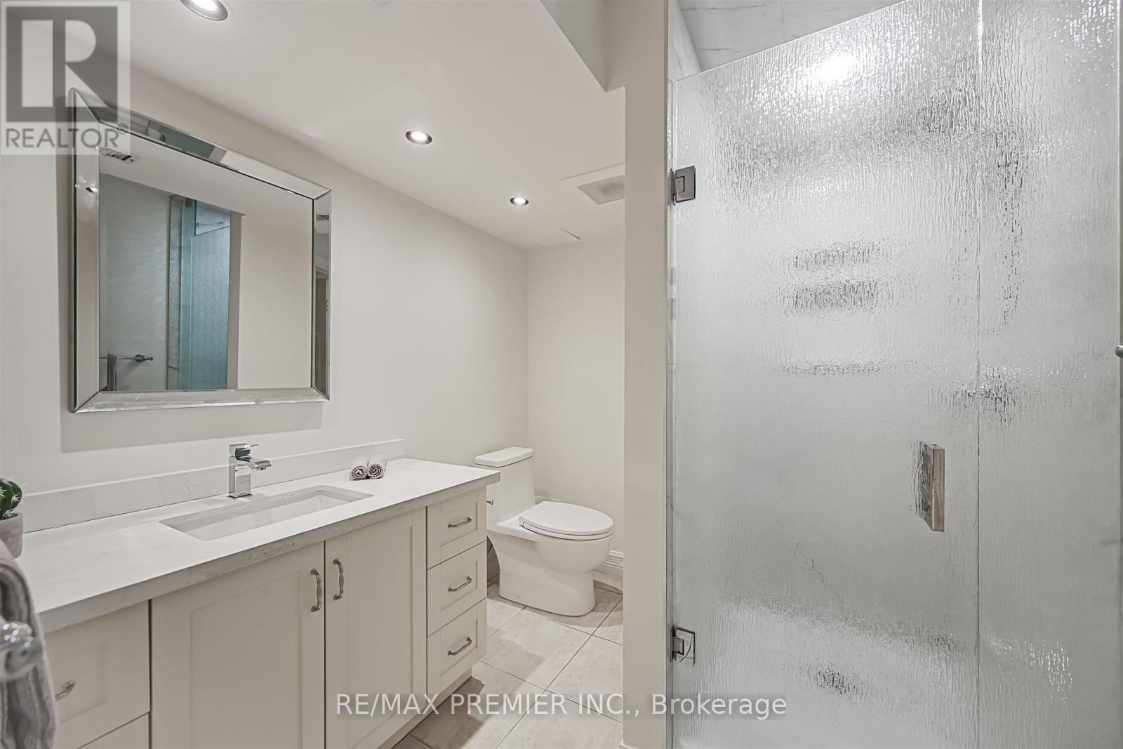 Photo 37 of 115 Southlawn Drive, Vaughan ON