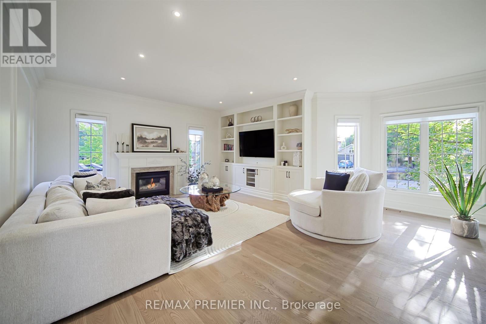 Photo 5 of 115 Southlawn Drive, Vaughan ON