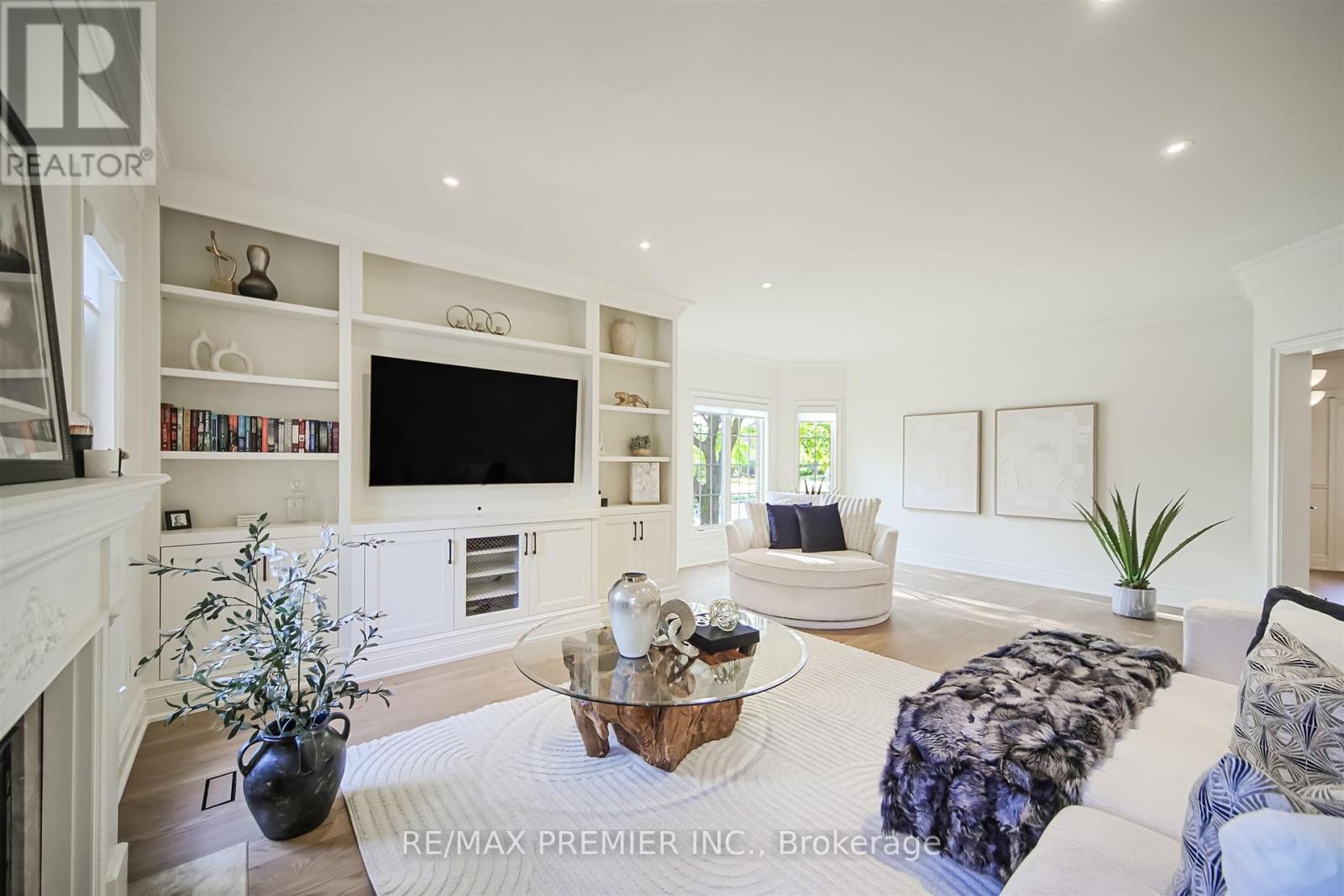 Photo 6 of 115 Southlawn Drive, Vaughan ON