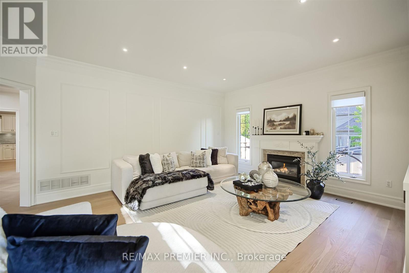 Photo 7 of 115 Southlawn Drive, Vaughan ON