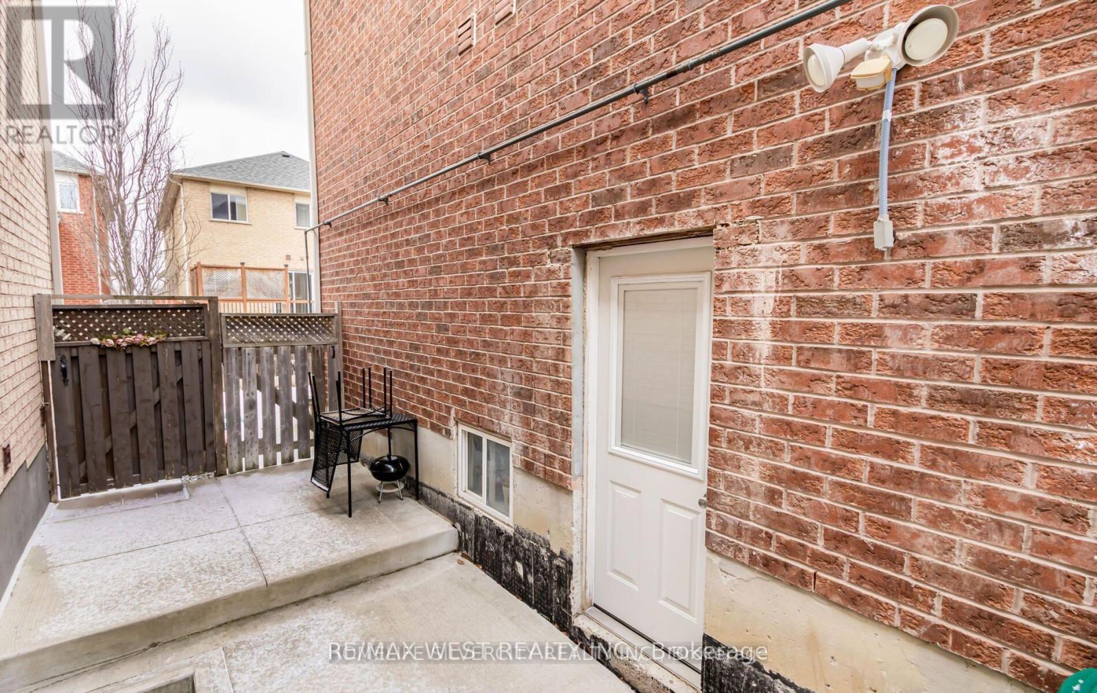 Photo 12 of Lower 157 Hollywood Hill Circle, Vaughan ON