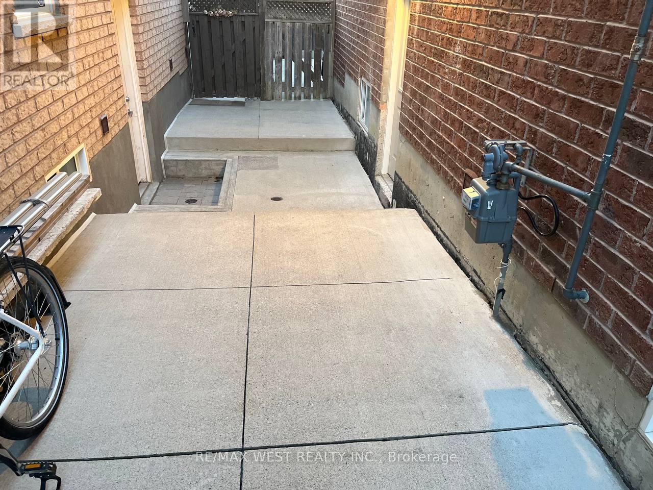 Photo 10 of Lower 157 Hollywood Hill Circle, Vaughan ON