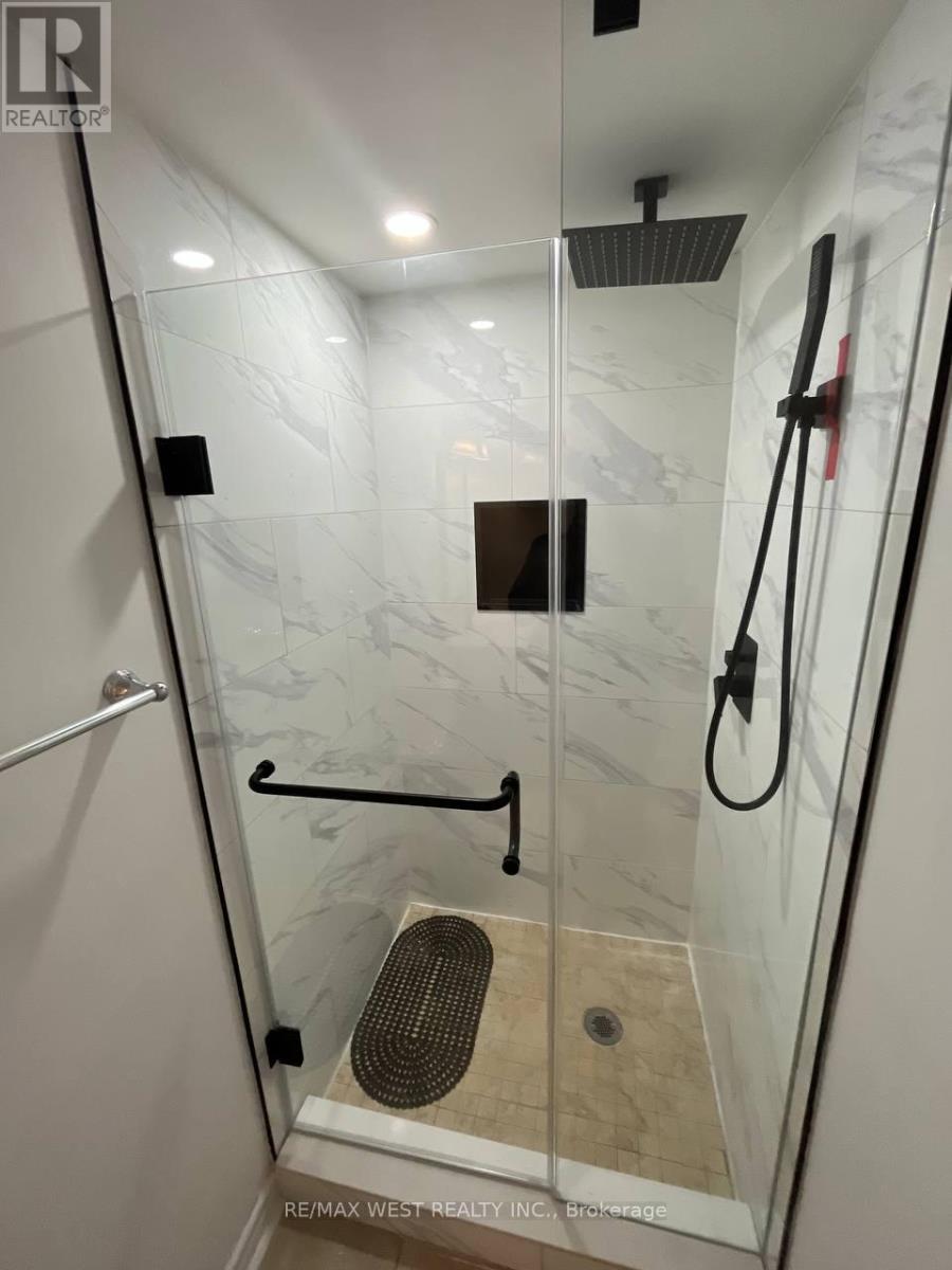 Photo 9 of Lower 157 Hollywood Hill Circle, Vaughan ON