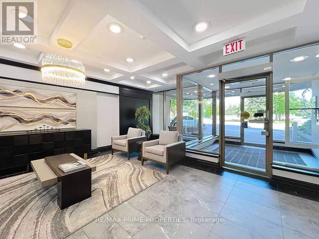 Photo 7 of 608 91 Townsgate Drive, Vaughan ON