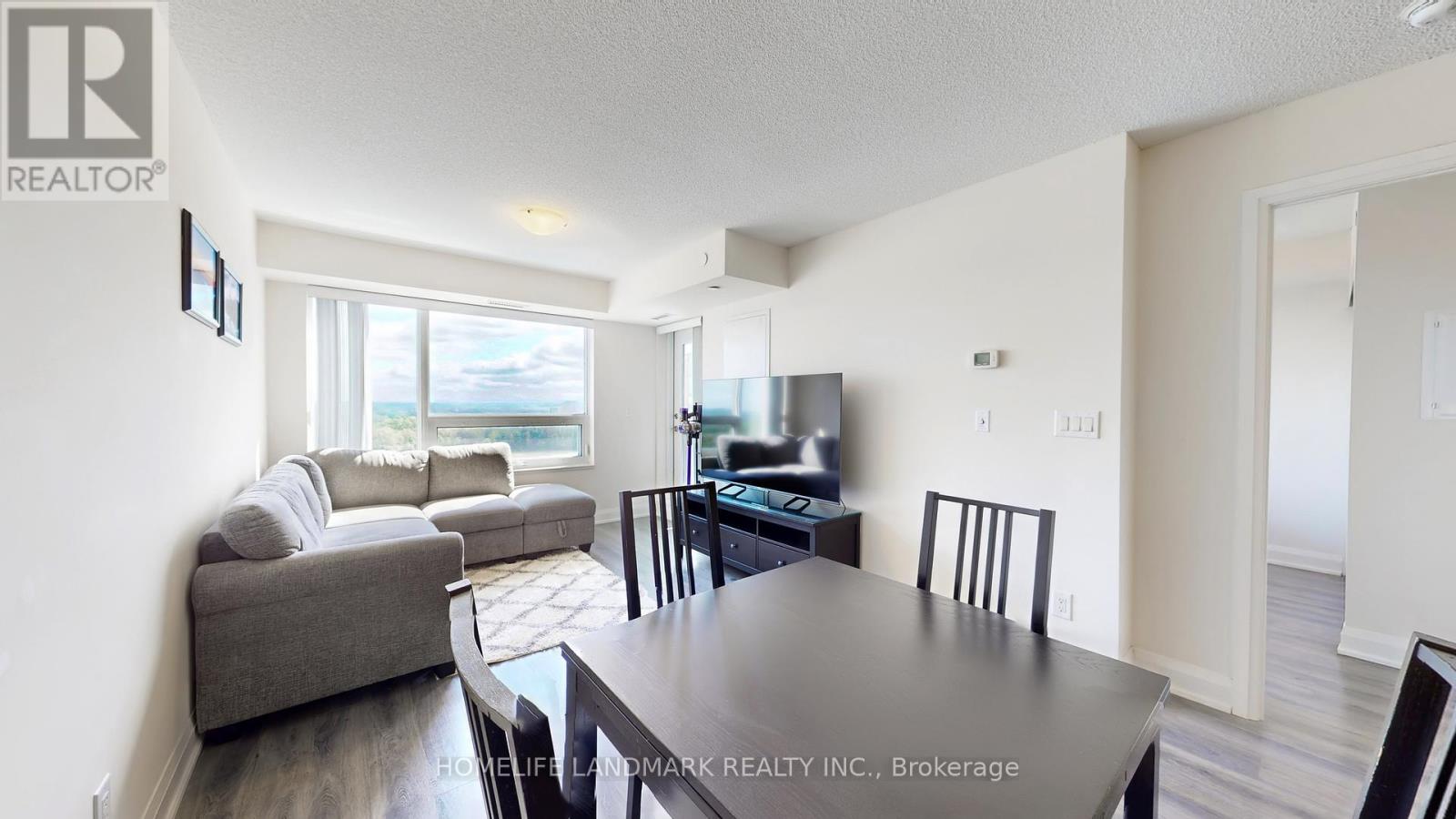 Photo 11 of 1910 1 Uptown Drive, Markham ON