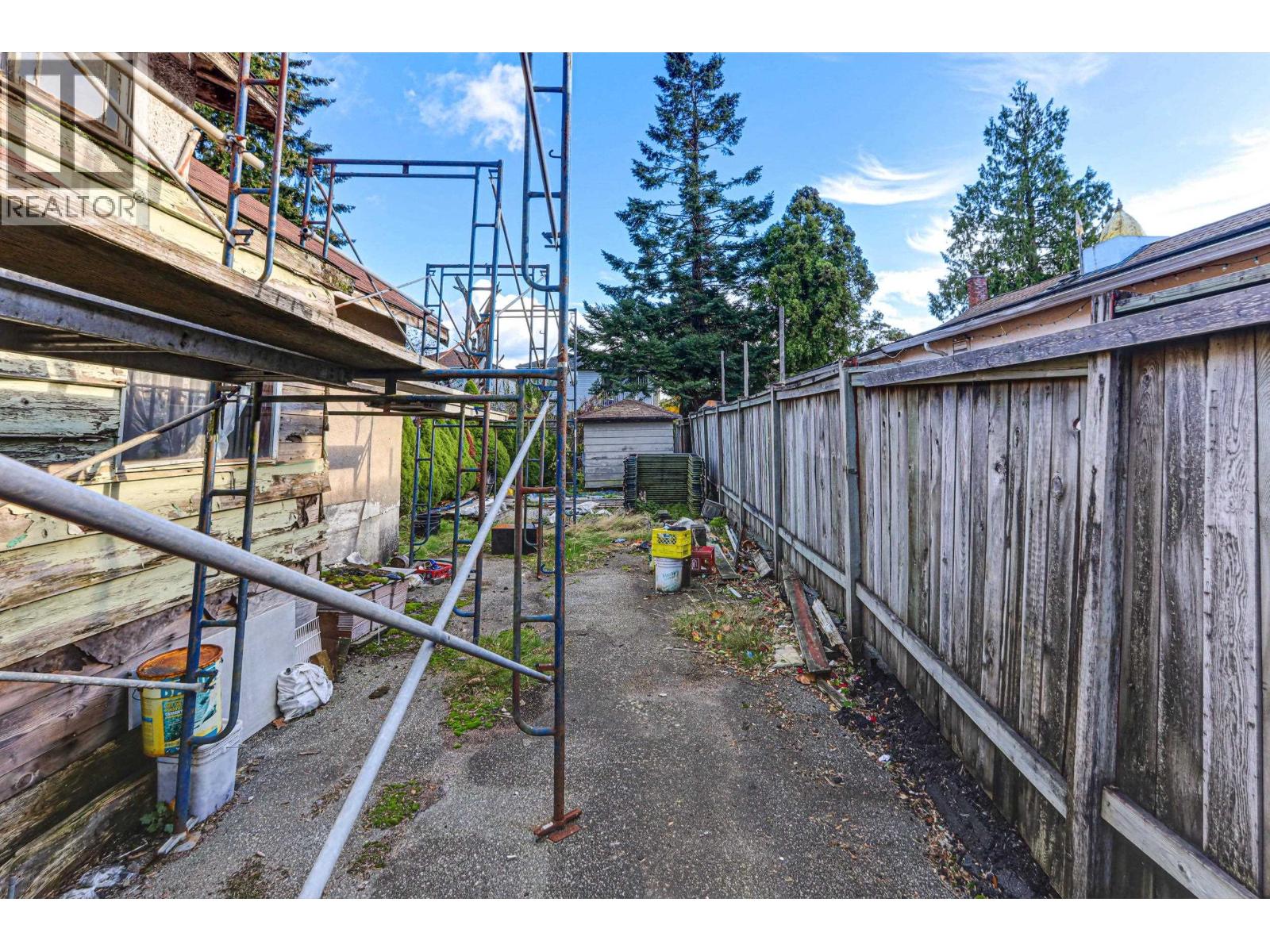 Photo 5 of 7474 Edmonds Street, Burnaby BC