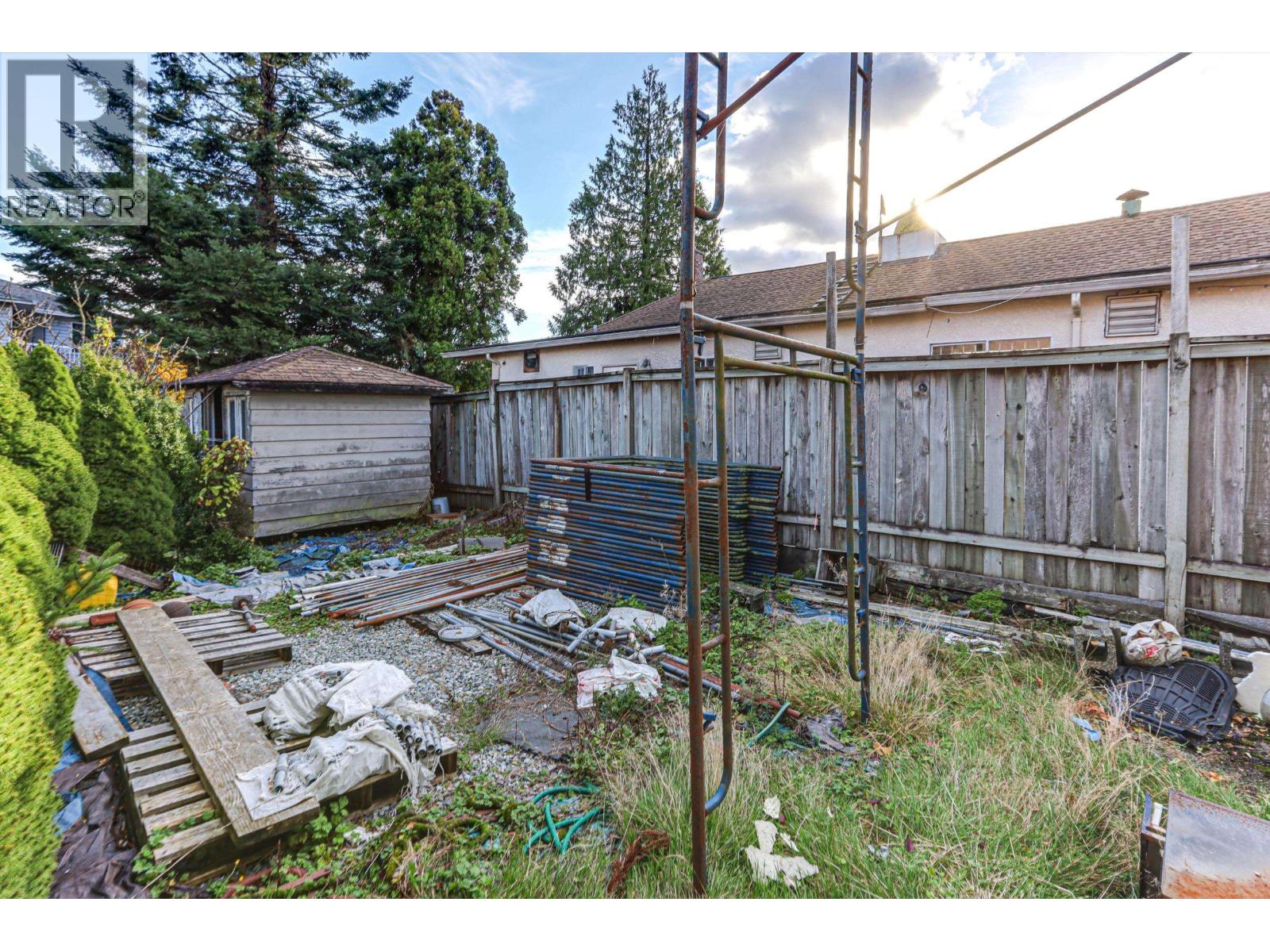 Photo 4 of 7474 Edmonds Street, Burnaby BC
