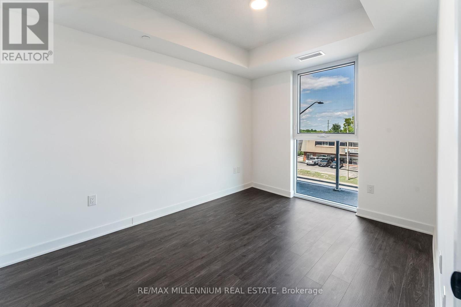 Photo 5 of 208 2782 Barton Street E, Hamilton ON