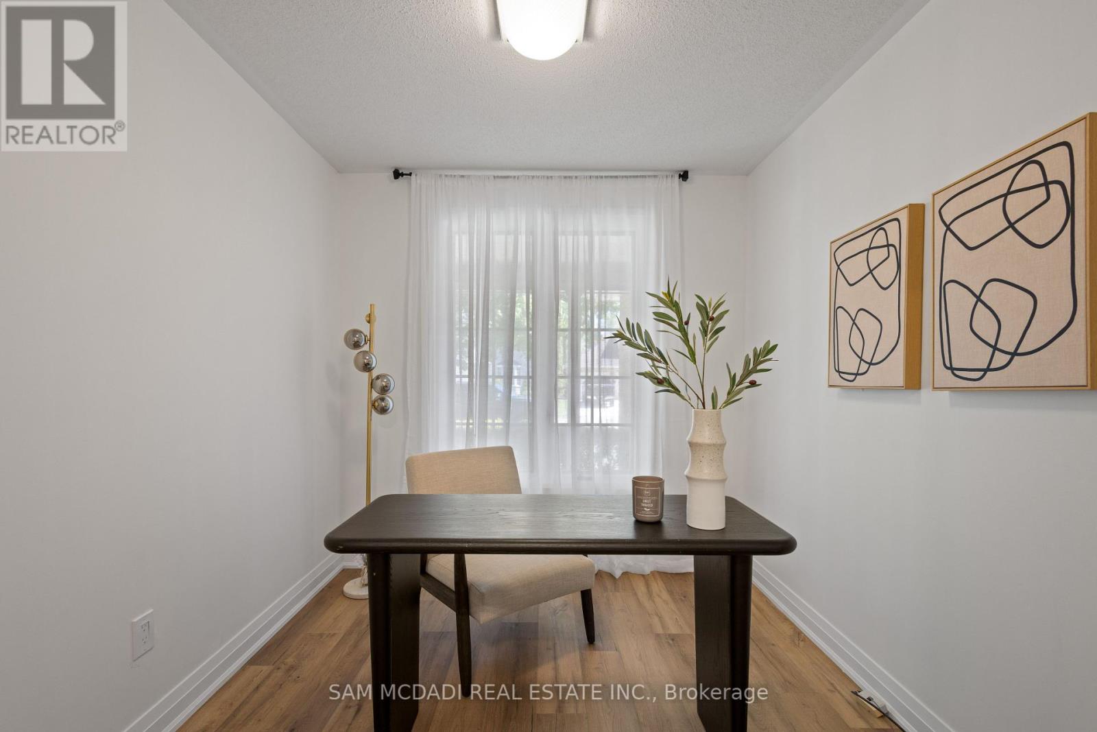 Photo 2 of 83 Royal Oak Drive, Brantford ON