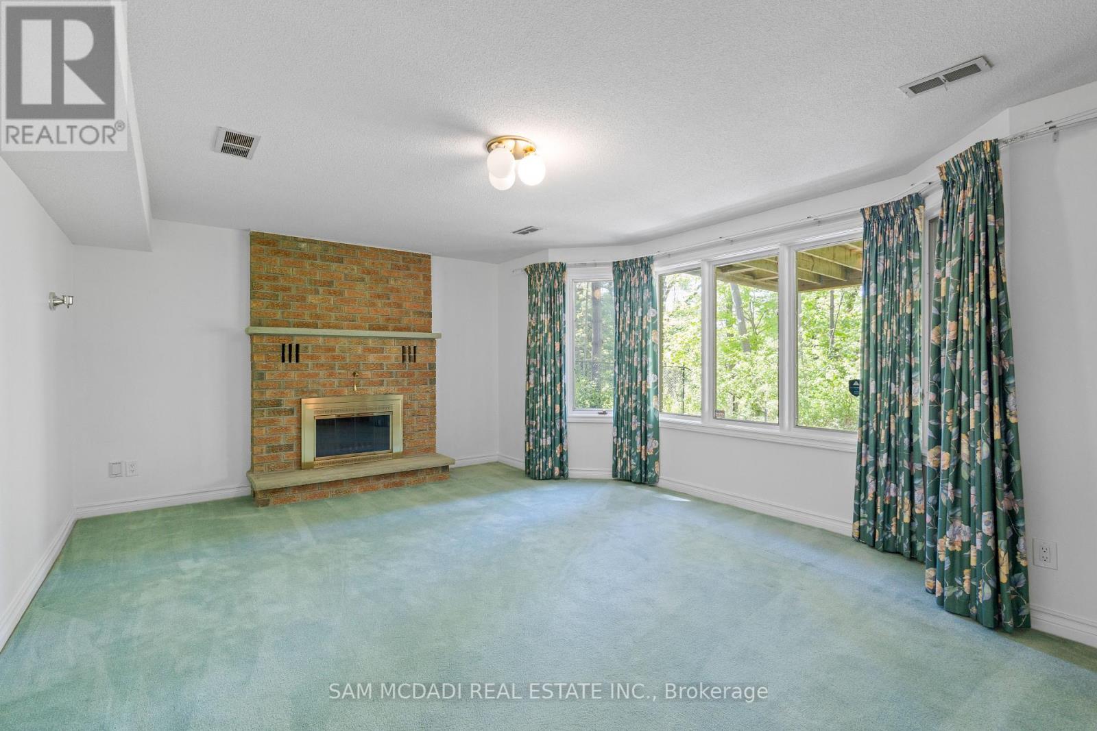 Photo 10 of 83 Royal Oak Drive, Brantford ON