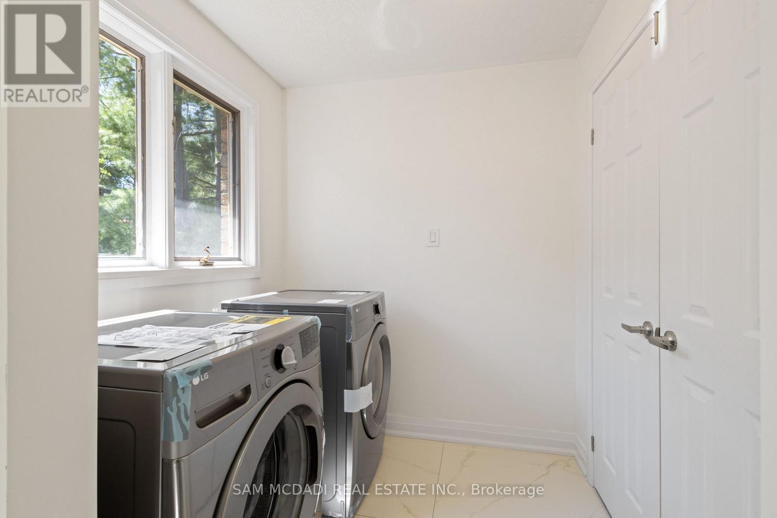 Photo 42 of 83 Royal Oak Drive, Brantford ON