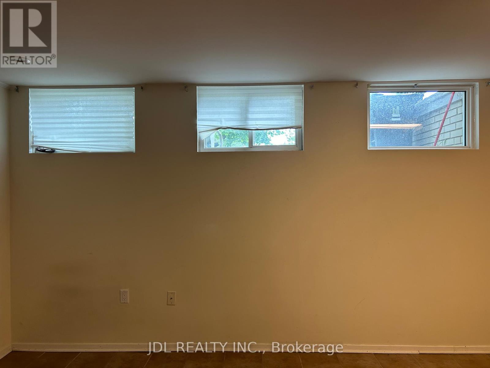 Photo 8 of Entire Basement 23 Pineway Blvd Boulevard, Toronto ON