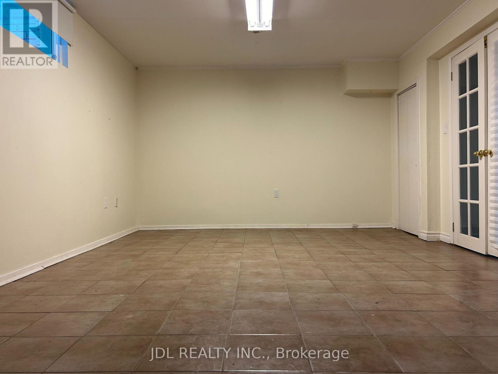 Photo 4 of Entire Basement 23 Pineway Blvd Boulevard, Toronto ON