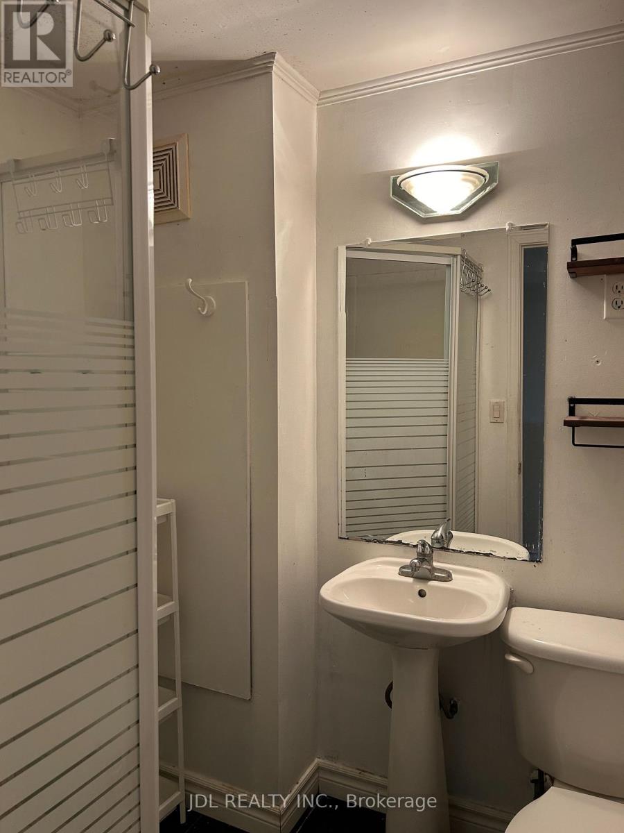 Photo 6 of Entire Basement 23 Pineway Blvd Boulevard, Toronto ON